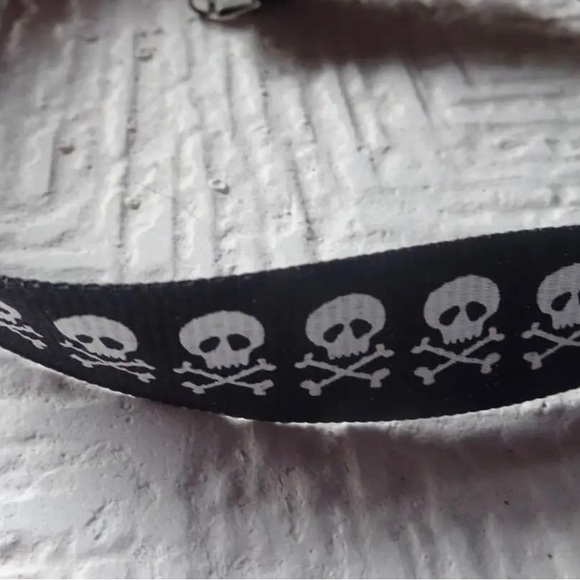 Skull Choker - Picture 2 of 3